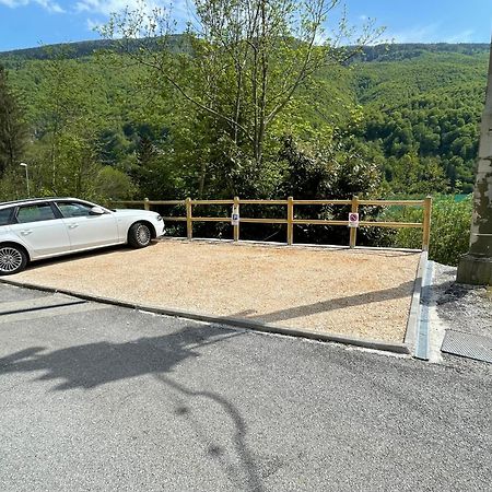 Casa A Schiera Fronte Lago Con Giardino Barcis Kültér fotó