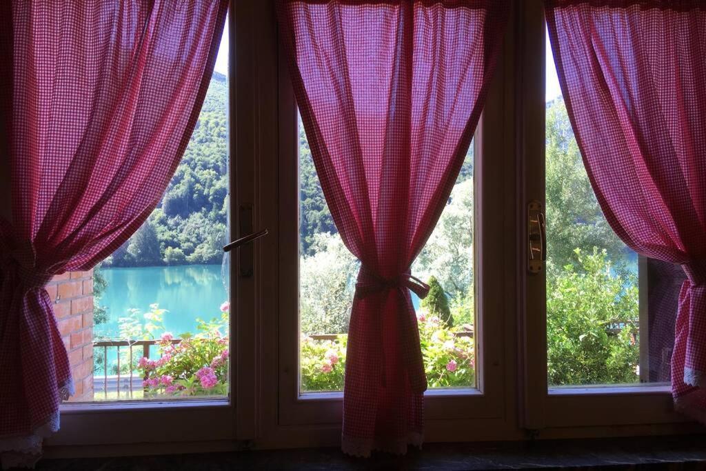 Casa A Schiera Fronte Lago Con Giardino Barcis Kültér fotó