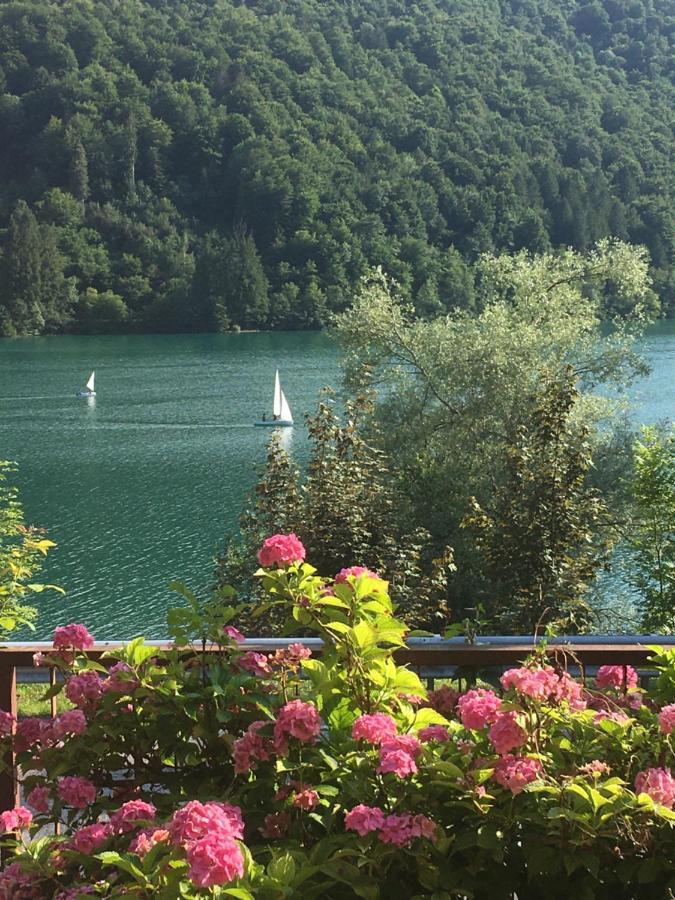 Casa A Schiera Fronte Lago Con Giardino Barcis Kültér fotó