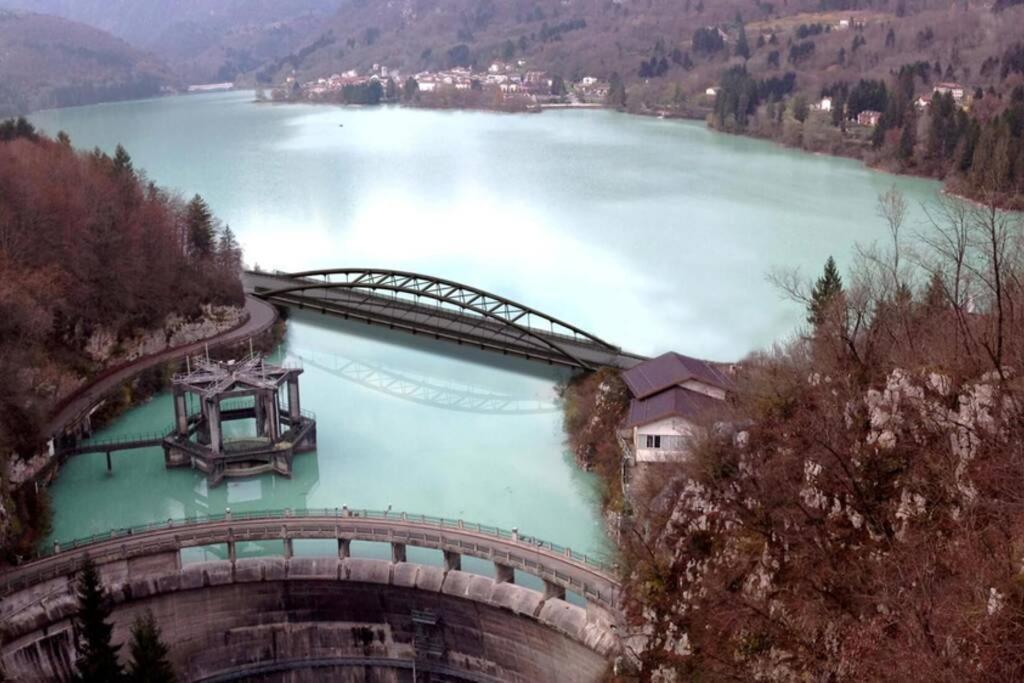 Casa A Schiera Fronte Lago Con Giardino Barcis Kültér fotó