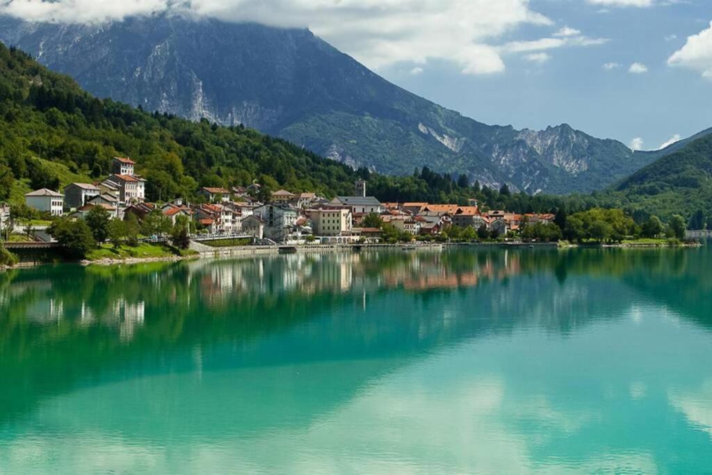 Casa A Schiera Fronte Lago Con Giardino Barcis Kültér fotó