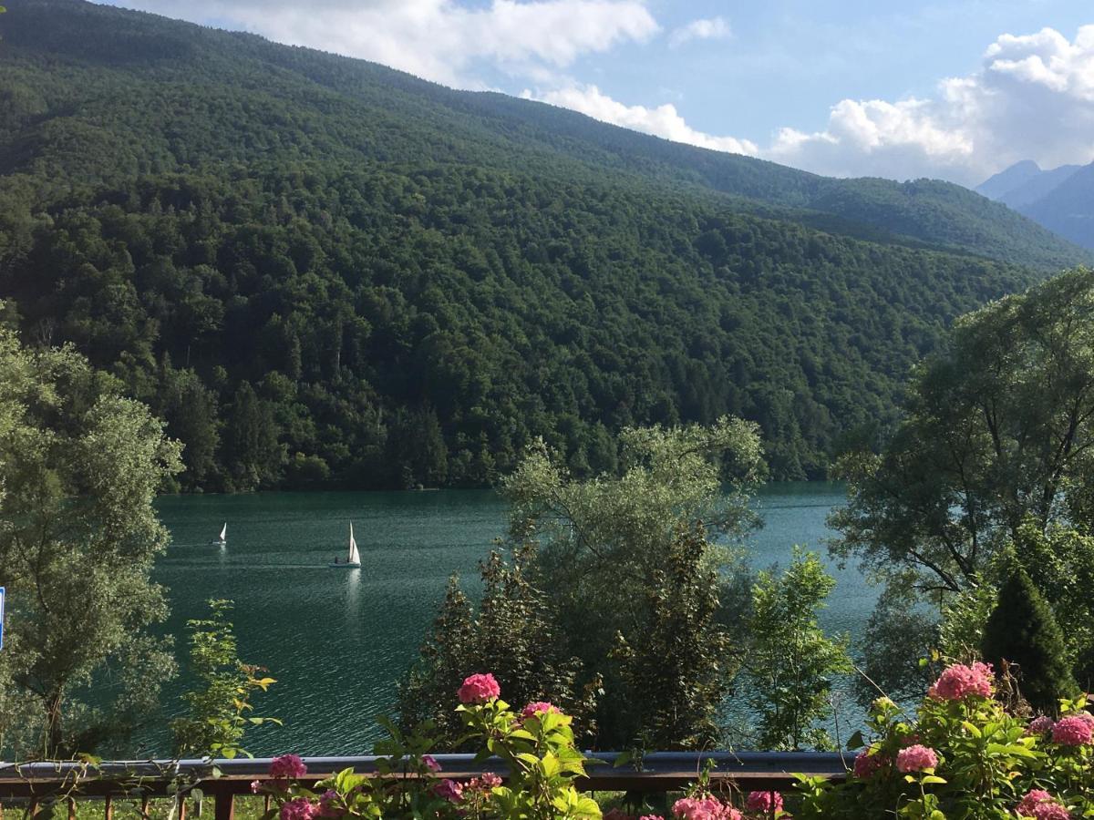 Casa A Schiera Fronte Lago Con Giardino Barcis Kültér fotó