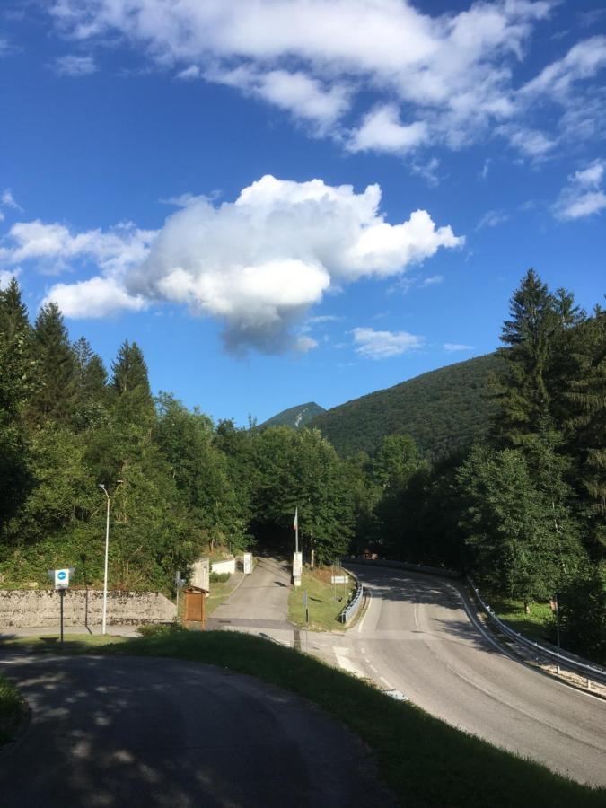 Casa A Schiera Fronte Lago Con Giardino Barcis Kültér fotó