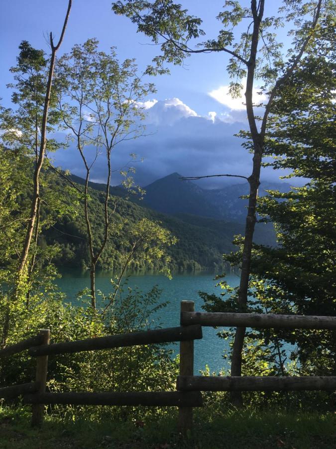 Casa A Schiera Fronte Lago Con Giardino Barcis Kültér fotó