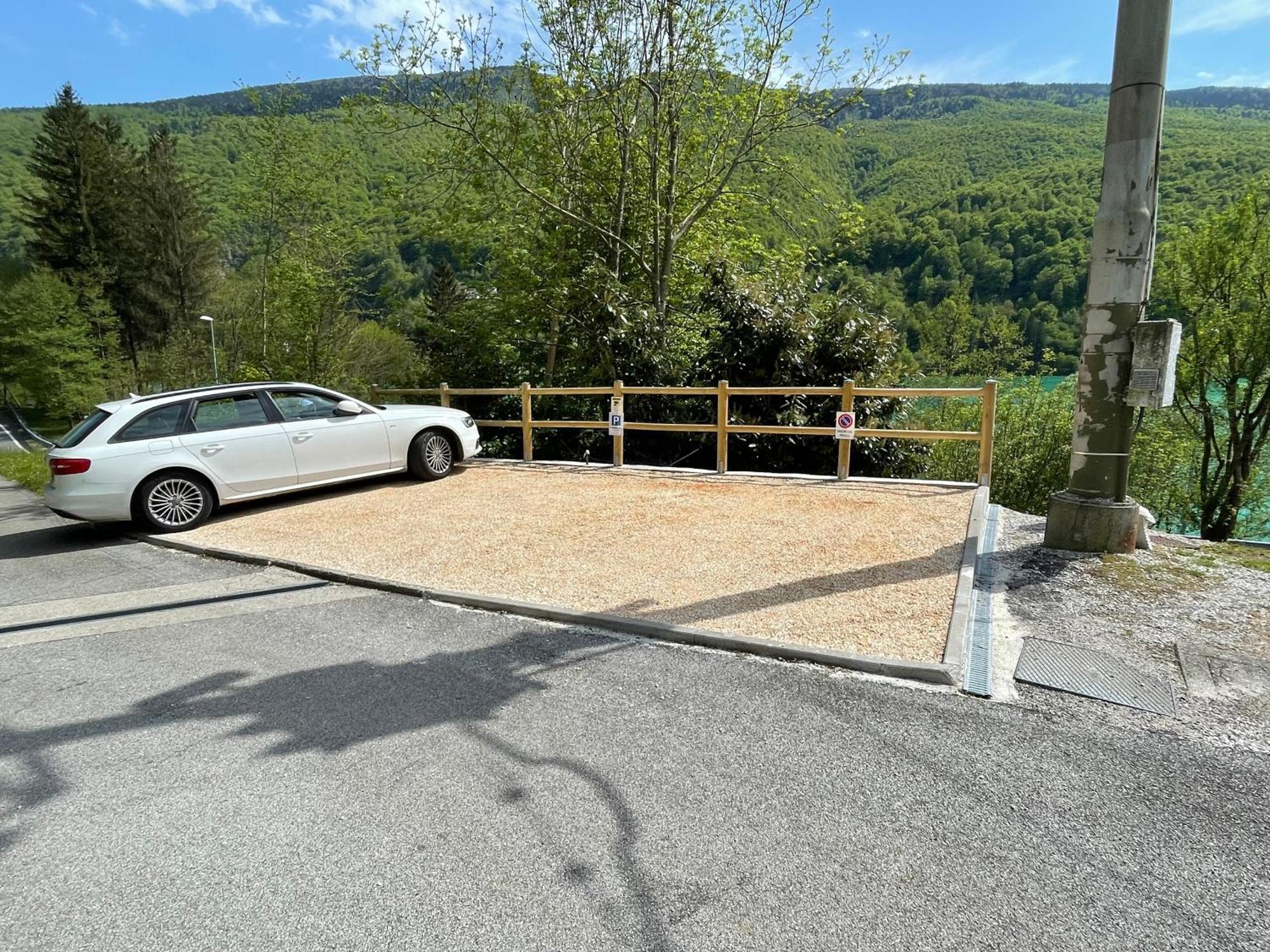 Casa A Schiera Fronte Lago Con Giardino Barcis Kültér fotó